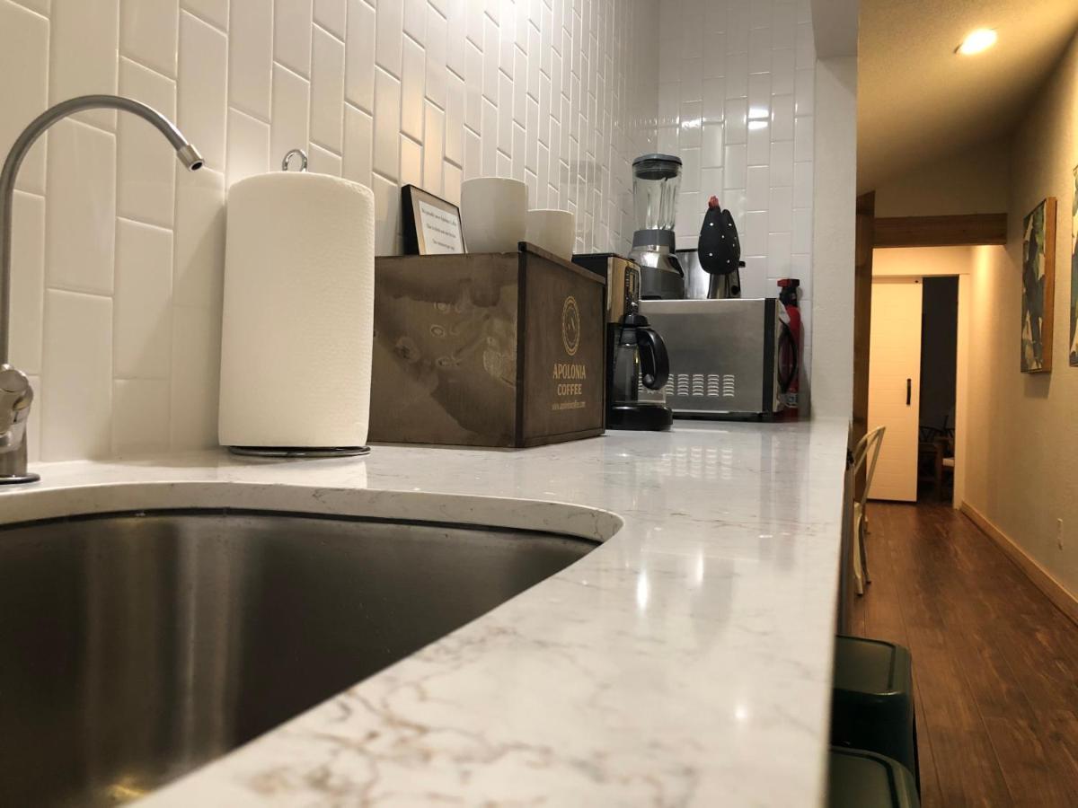 The Cove Bnb Hudson Bend 外观 照片